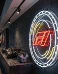 Néon LED mural logo F1 Formule 1 allumé, déco garage passionné de course