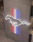 Néon LED mural logo Ford Mustang cheval au galop, déco garage muscle car