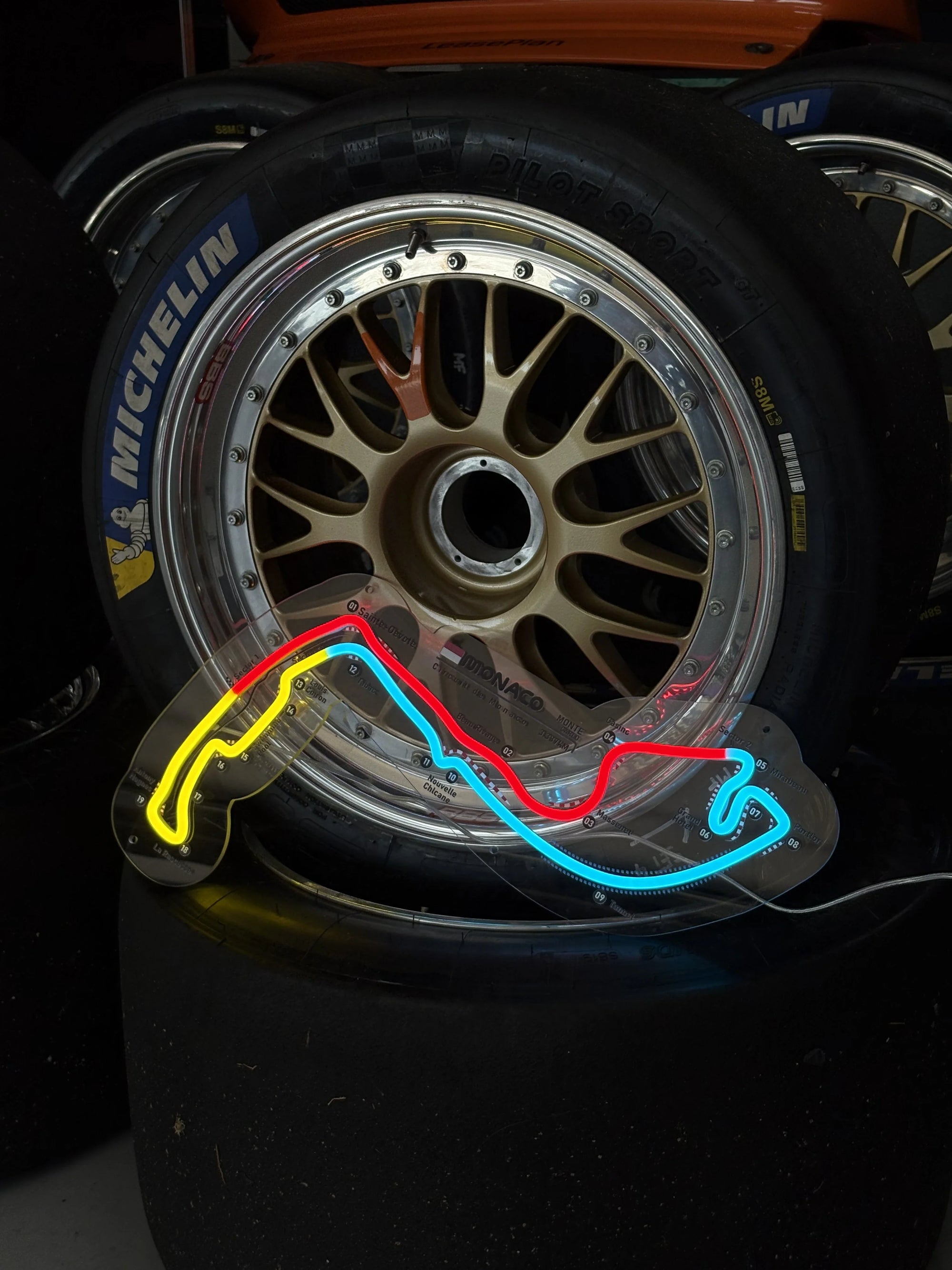 Néon LED Garage : Sublimer son Espace Auto et Moto