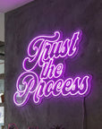 Néon LED Mural "Trust the process" Chill'Neon