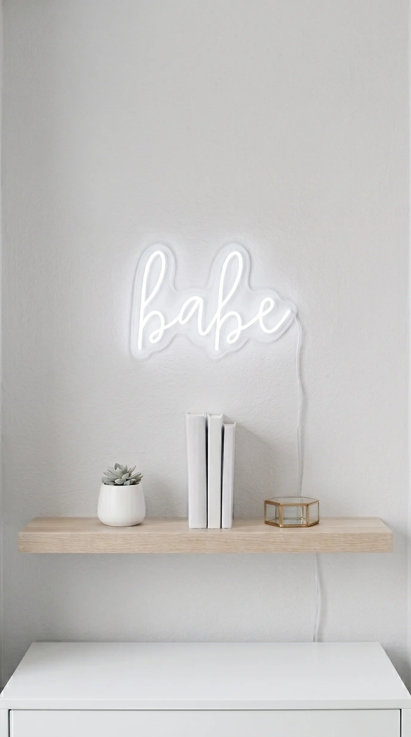neon-led-babe-script-decoration-murale