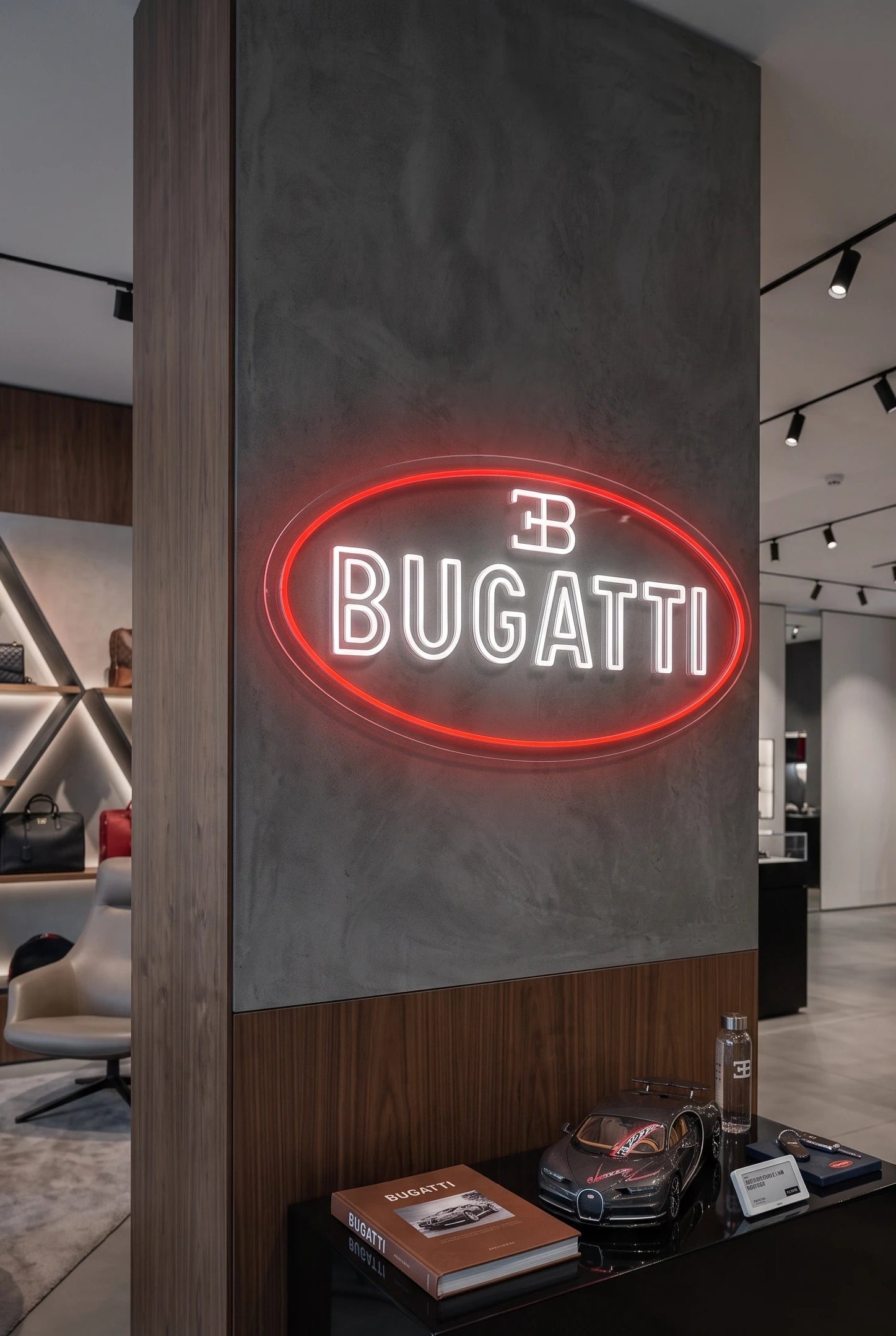Néon LED mural au logo Bugatti allumé dans un showroom, déco garage hypercar
