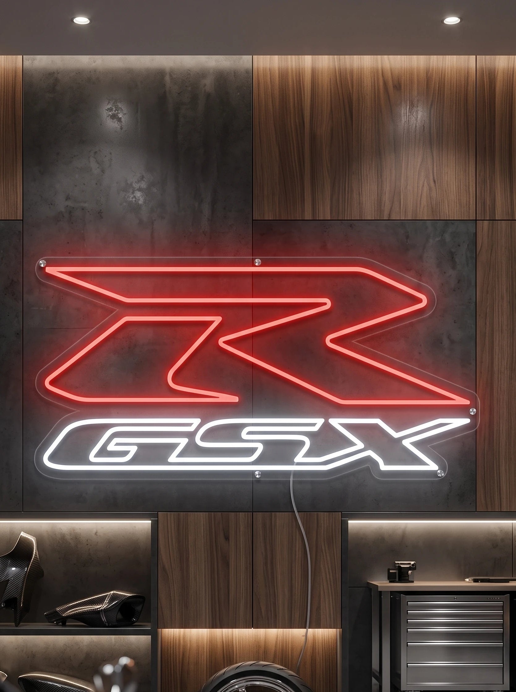 Néon LED mural logo Suzuki GSX-R allumé dans un garage moto, déco motard