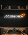 Néon LED mural logo McLaren pour déco garage supercar et man cave
